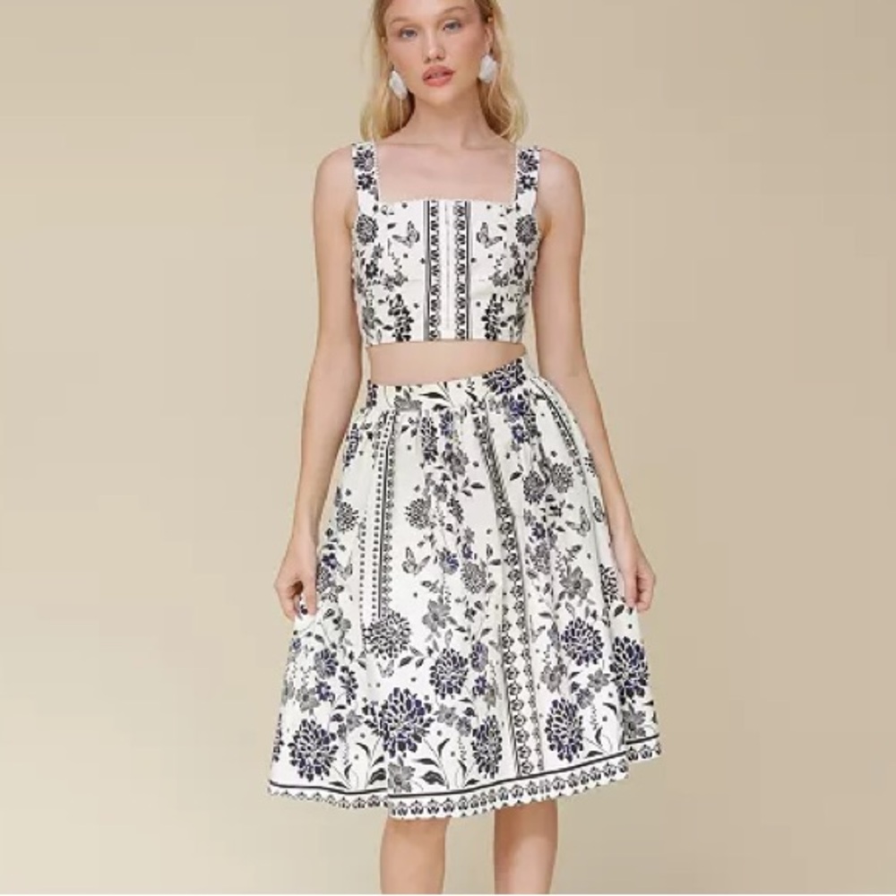 Avec Les Filles White and Navy Floral Skirt Set will set you for any vacation.